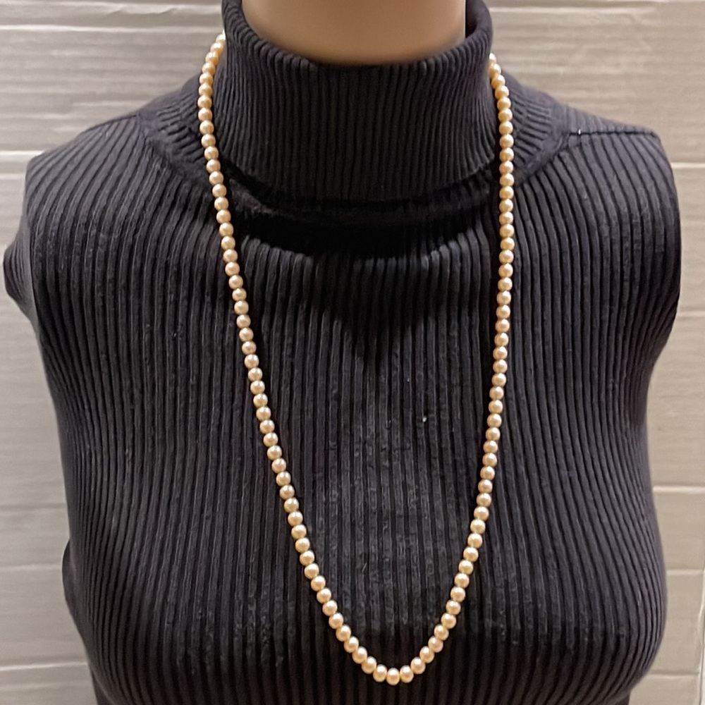 Elegant vintage necklace